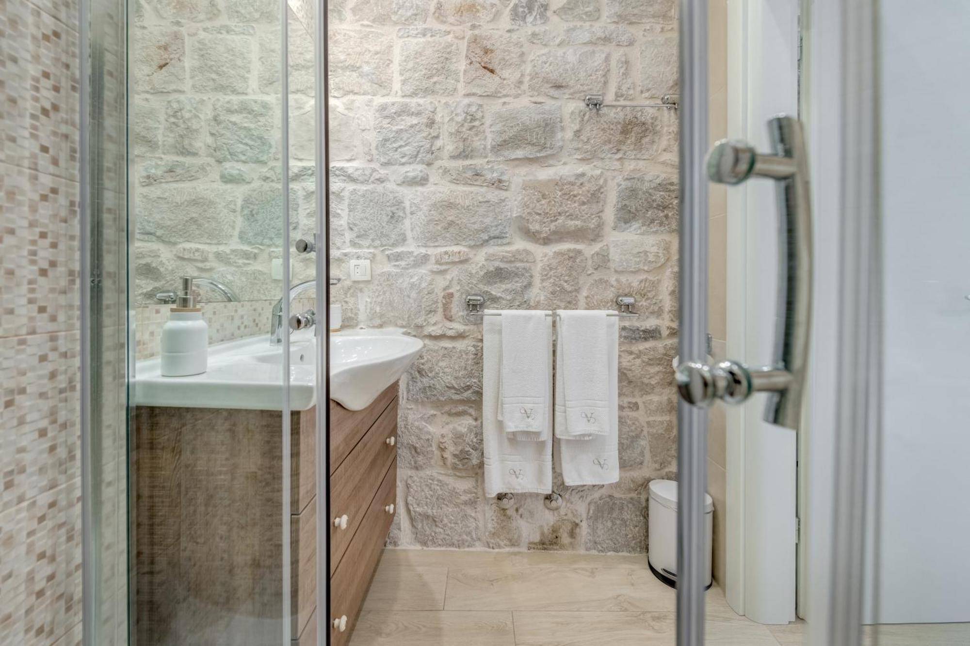 Victoria Luxury - Downtown Gasthuis 4*